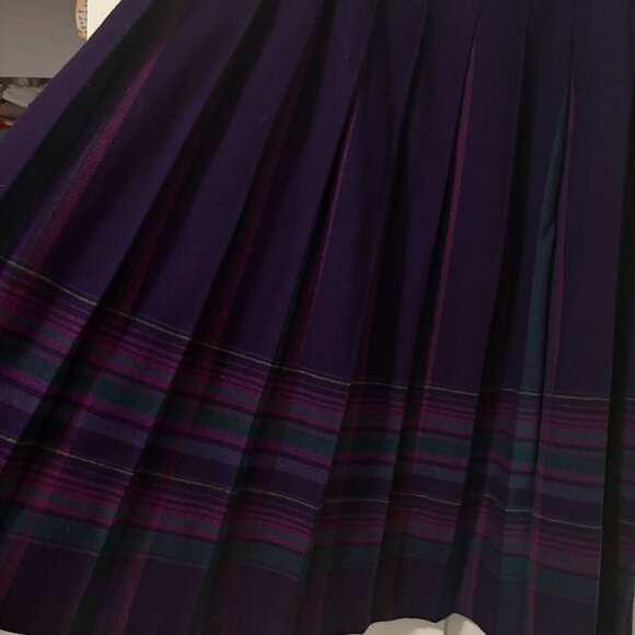 Pendleton Wool Pleated Skirt in beautiful purples, maybe vintage - Picture 3 of 5